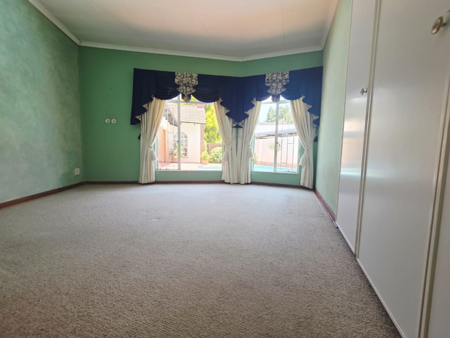 4 Bedroom Property for Sale in Van Der Hoff Park North West